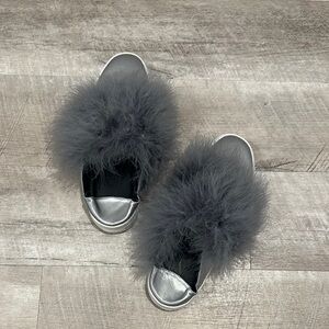 Gray Fluffy Slide sneakers